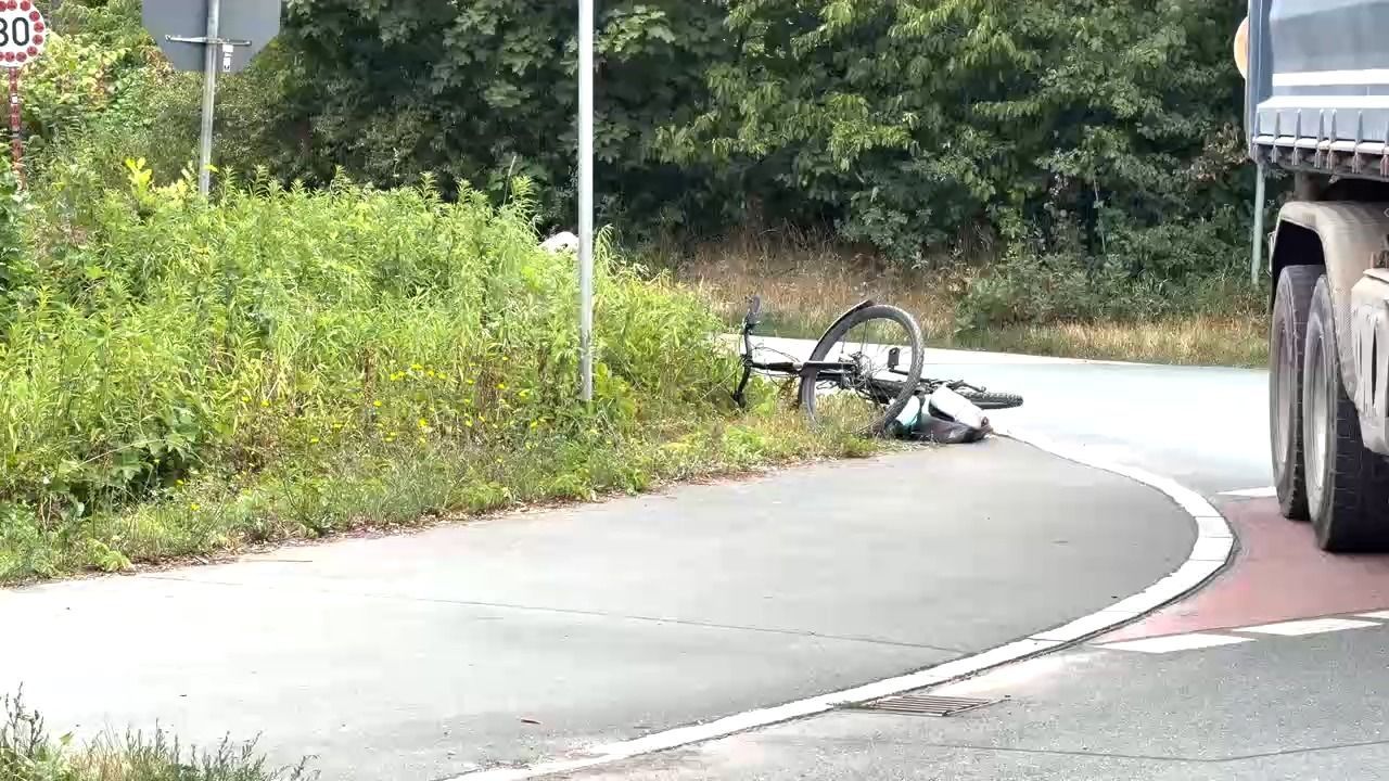 Video: Tödlicher LKW-Unfall: Radfahrerin stirbt in Nürnberg