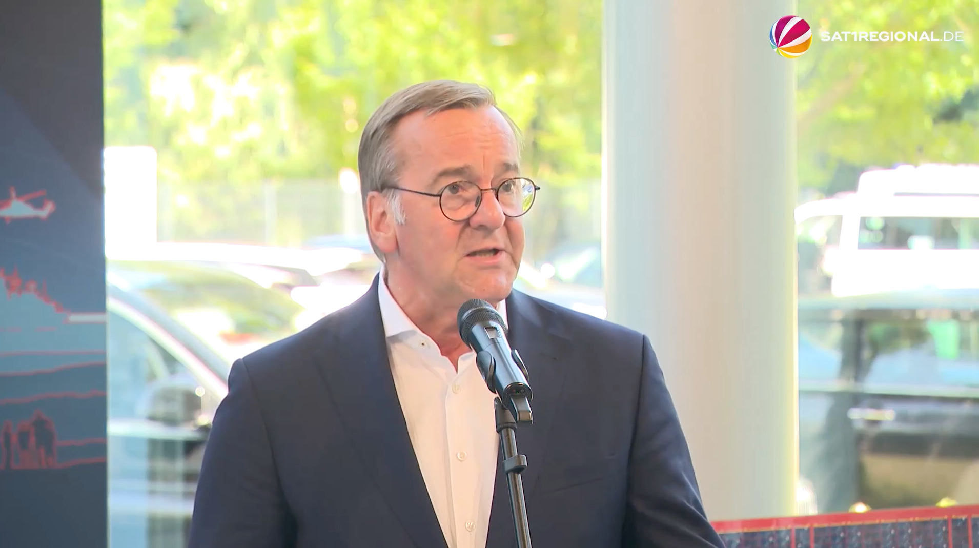 Video: Verteidigungsminister Pistorius besucht Raumfahrtunternehmen OHB