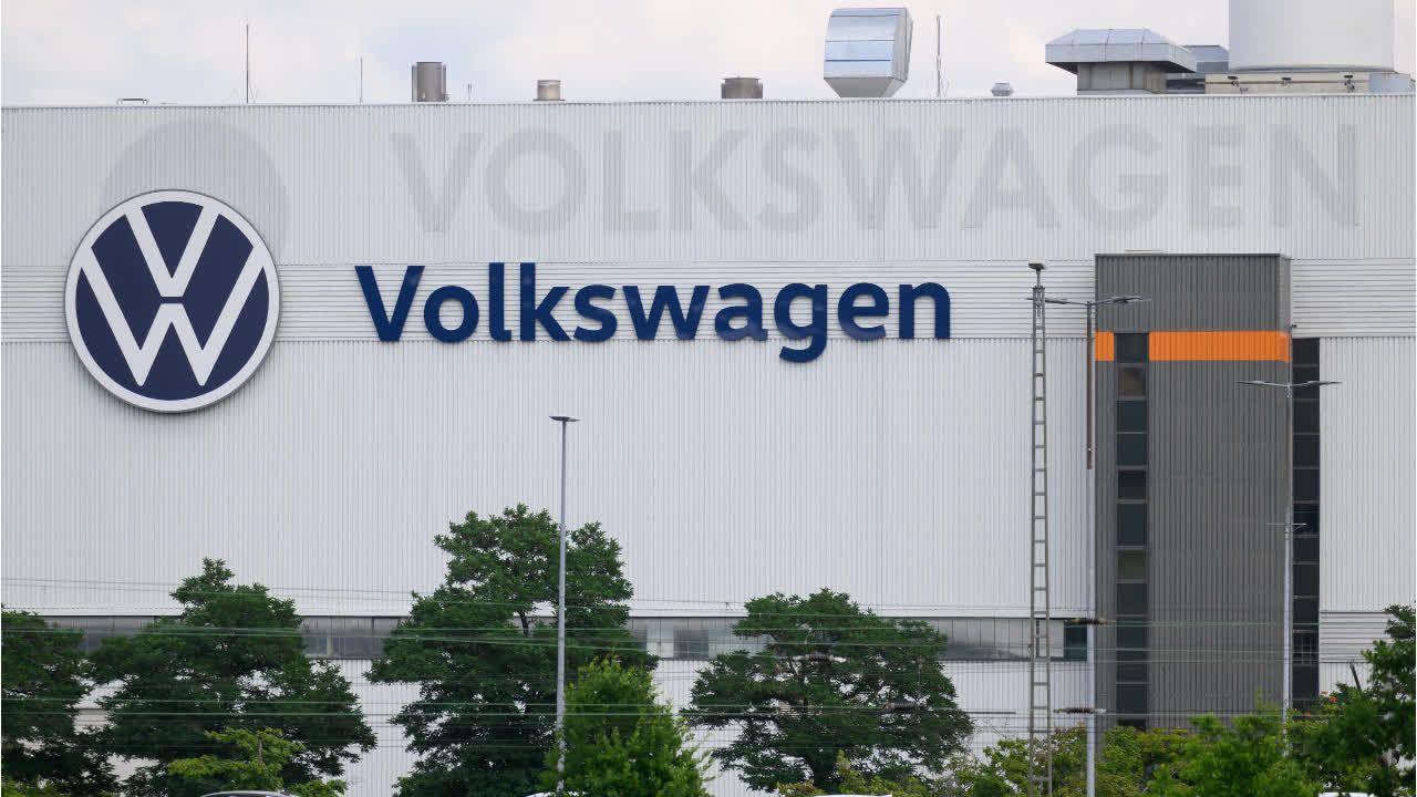 Video: VW streicht bis zur Hälfte aller Modelle