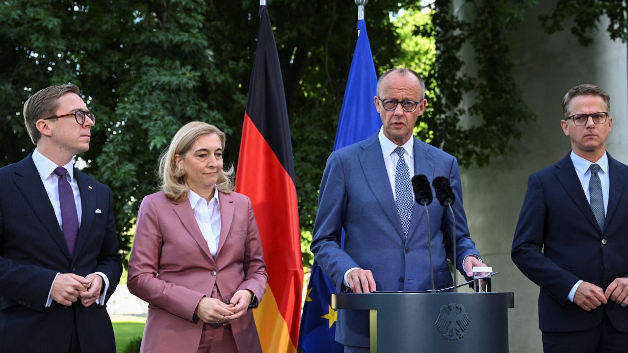 Video: Merz baut Kabinett um