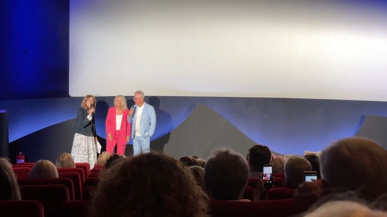 Video: Chéri, ich komme! Filmpremiere über Womanizer-Erfinder in Deggendorf