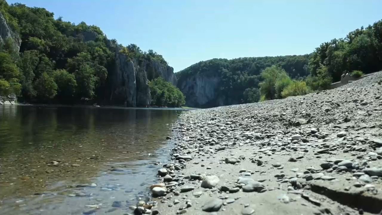 Video: Schifffahrt eingeschränkt: Donau-Pegel bei Kelheim deutlich gesunken