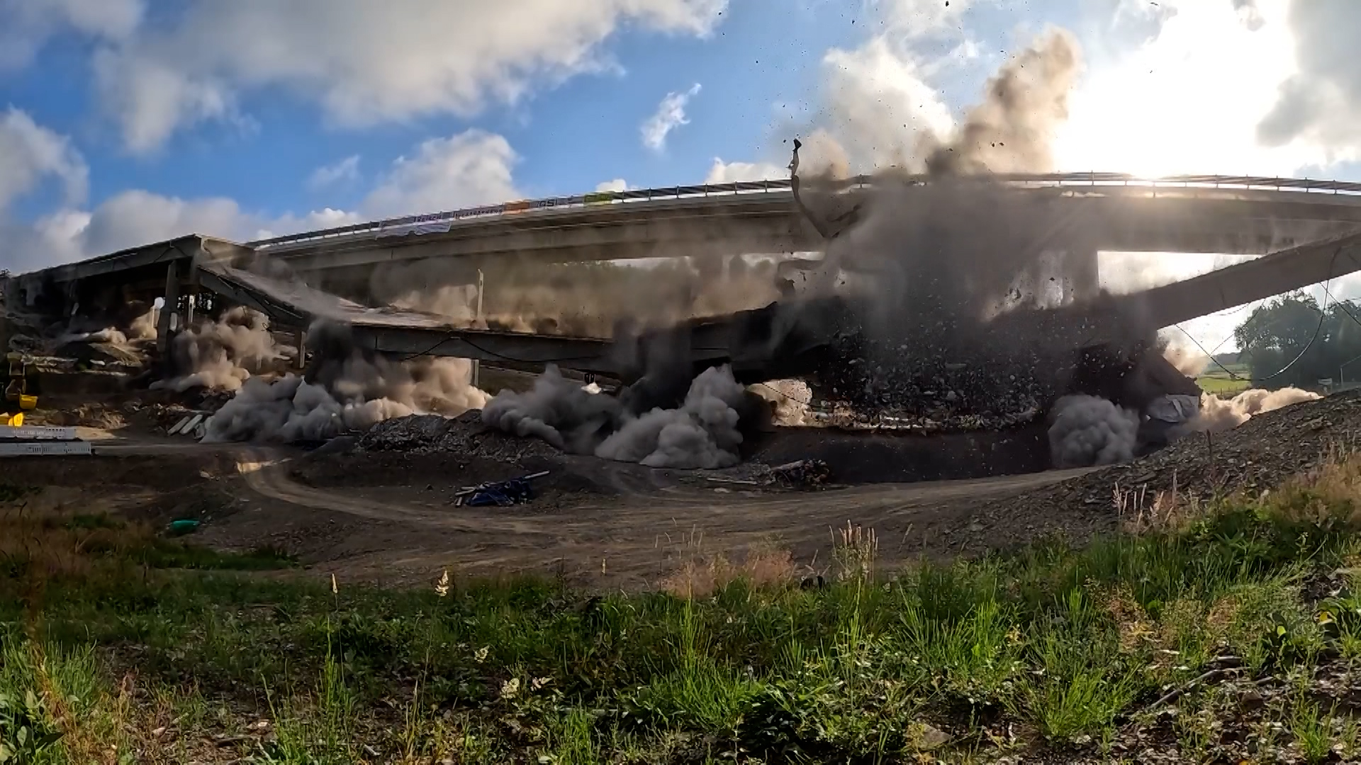 Video: Spreng-Debakel: Vier Pfeiler trotzen dem Knall