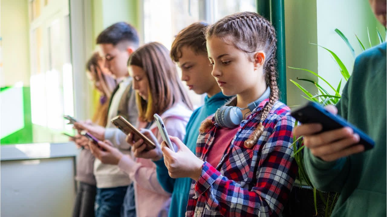 Video: Tschechien plant Handyverbot für Schüler
