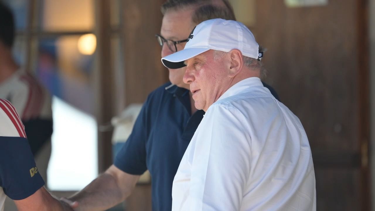 Video: Hoeneß teilt aus: Klare Worte zu FIFA und Eberl