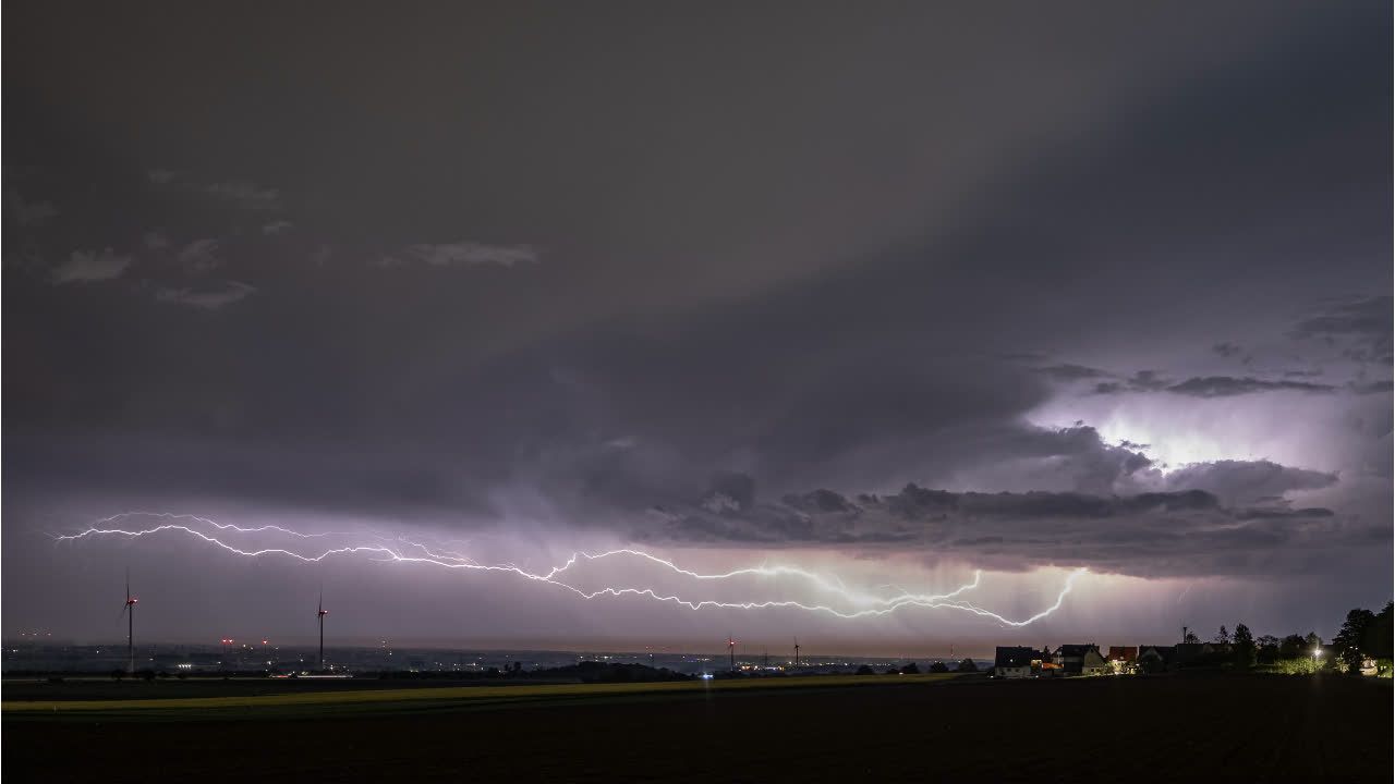 Video: Unwetter-Alarm: Hier drohen Gewitter, Hagel und Starkregen