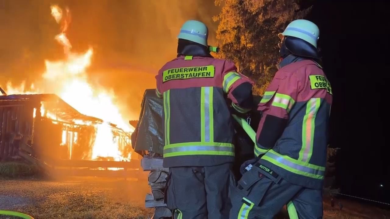 Video: Großbrand bei Oberstaufen: Über 100 Jahre alte Berghütte komplett zerstört