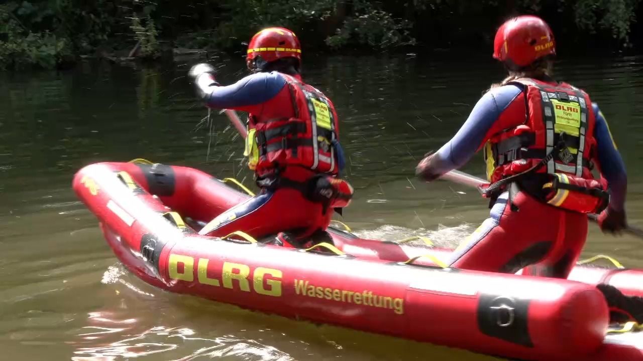 Video: Herrenloses Schlauchboot: Großeinsatz an der Rednitz