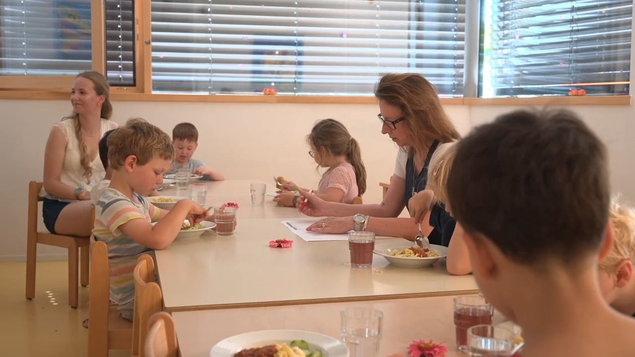 Video: Neue Kita-Reform: Wird es für Eltern in Bayern teurer?