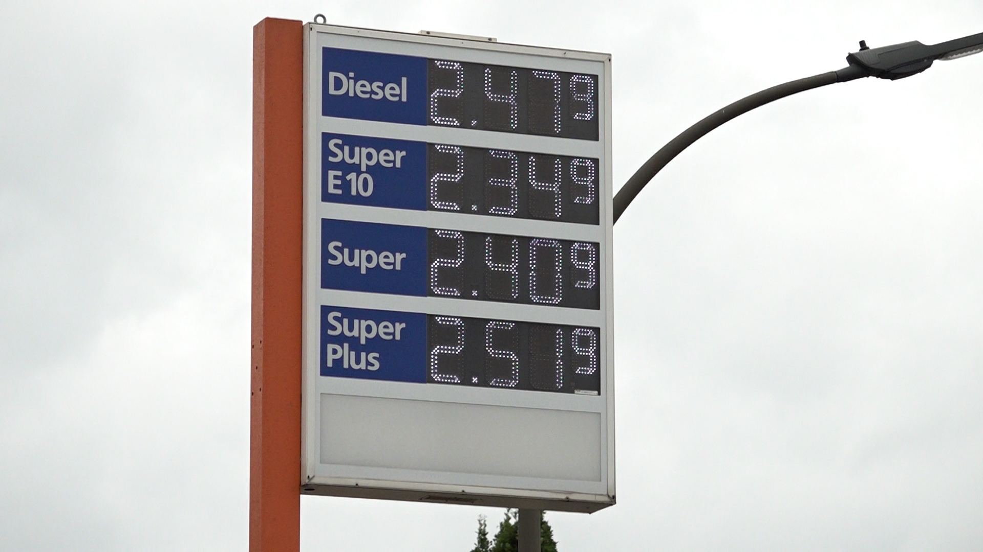 Video: NRW-Spritpreisaufschlag: 8 Cent mehr pro Liter