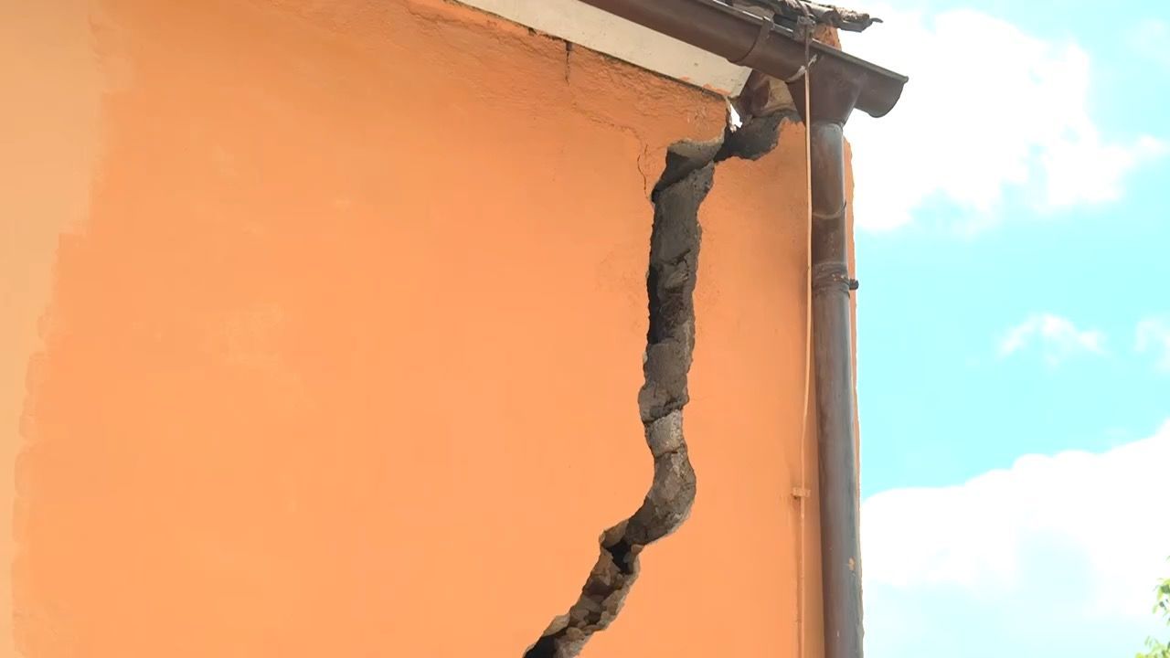 Video: Streit ums Grundwasser: Anwohner in Ansbach fürchten Gebäudeschäden
