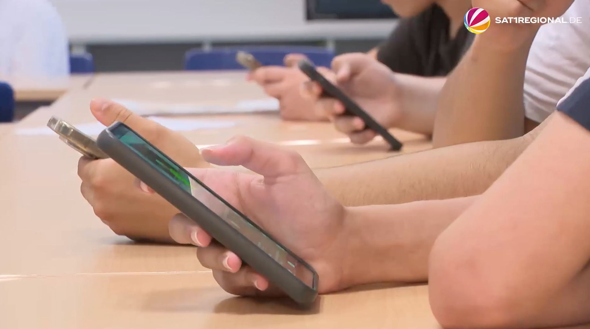 Video: Mehrheit der Jugendlichen für Social-Media-Verbot: Experte zu neuer Umfrage
