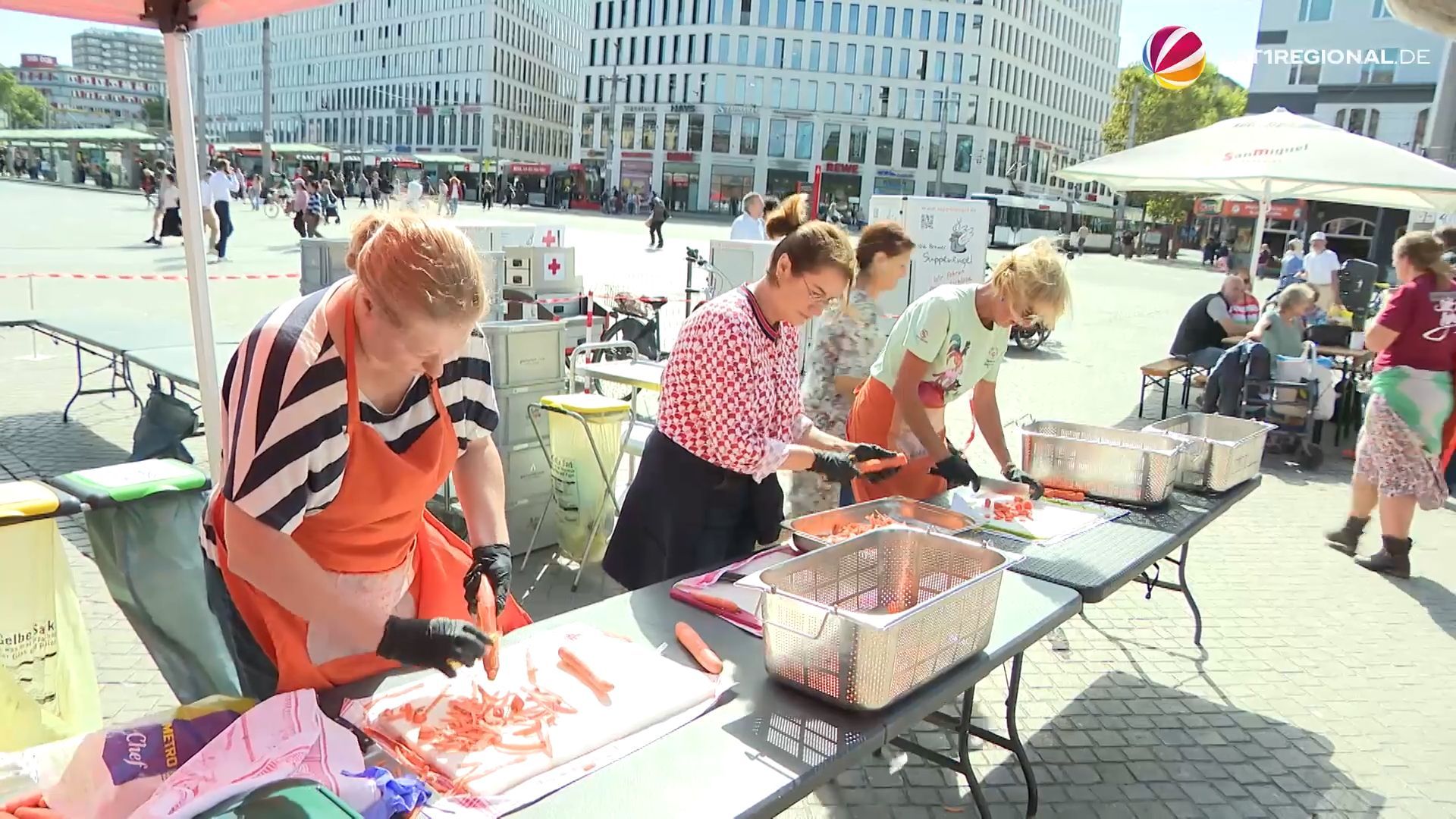 Video: "Offenes Essen für alle": Bremer Suppenengel feiern Sommerfest