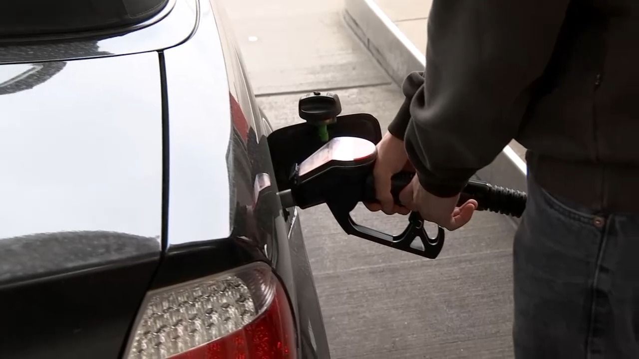 Video: Spritpreise auf Rekordhöhe: E10 kostet erstmals über 2,21 Euro