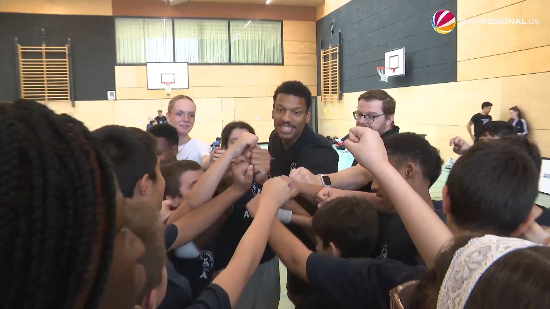 Video: Basketbal-Akademie: Veolia Towers Hamburg starten Kooperation mit Allianz