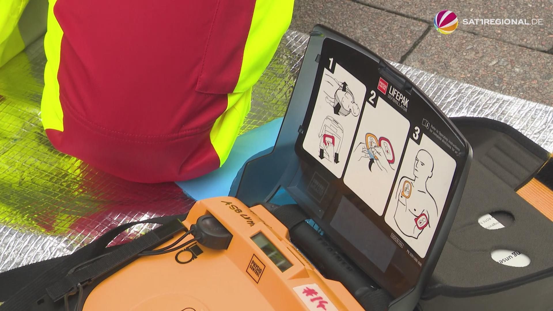 Video: Internationaler Tag der Ersten Hilfe: Wer würde im Notfall wirklich helfen?