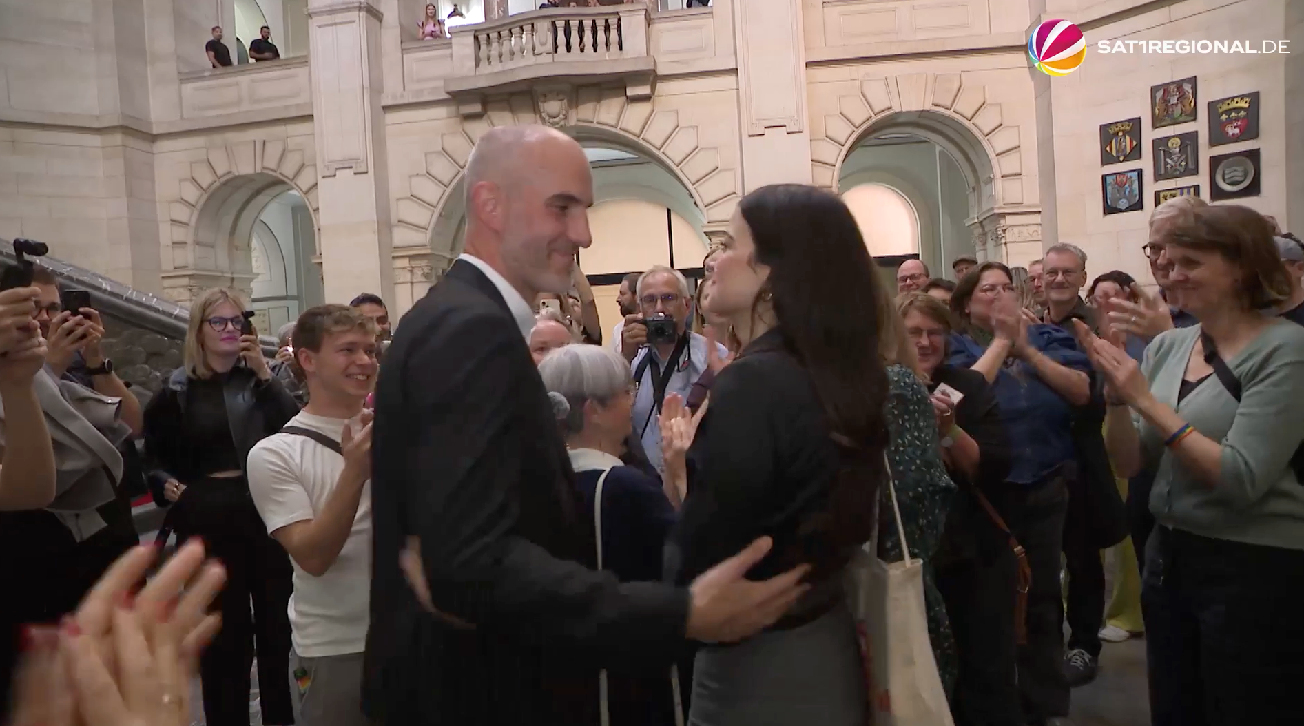 Video: Stichwahlen in Niedersachsen: Onay bleibt Oberbürgermeister in Hannover