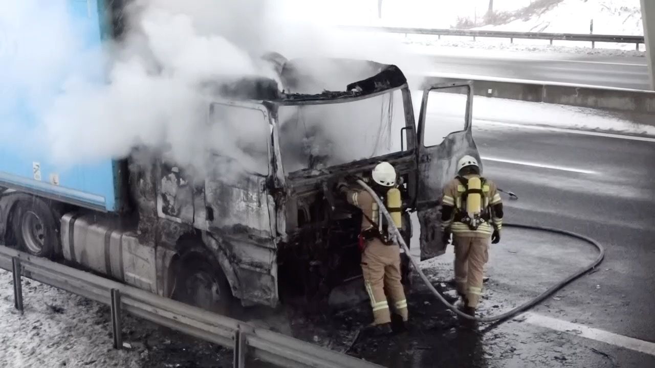 Video: Feuer auf A9 bei Münchberg: Lkw-Führerhaus vollständig ausgebrannt