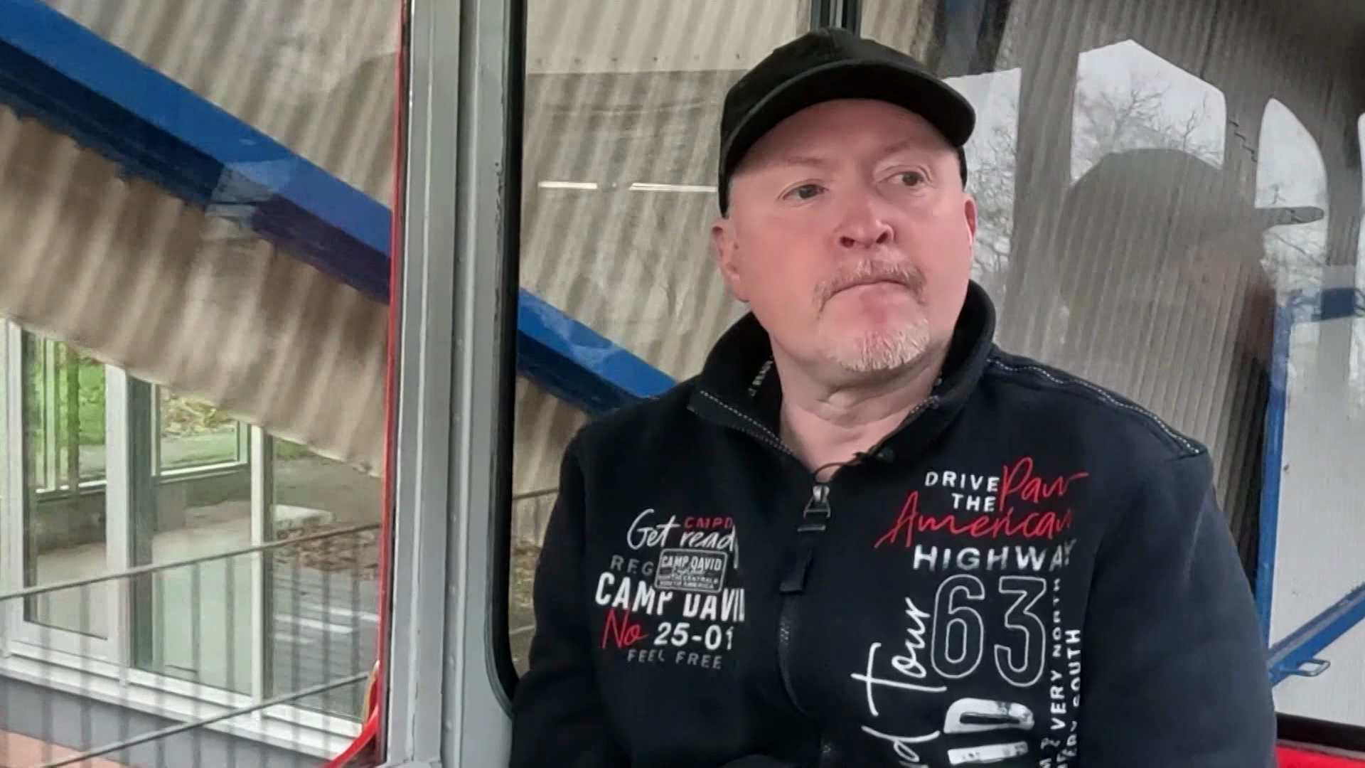 Video: Joey Kelly fährt Seilbahn über den Rhein