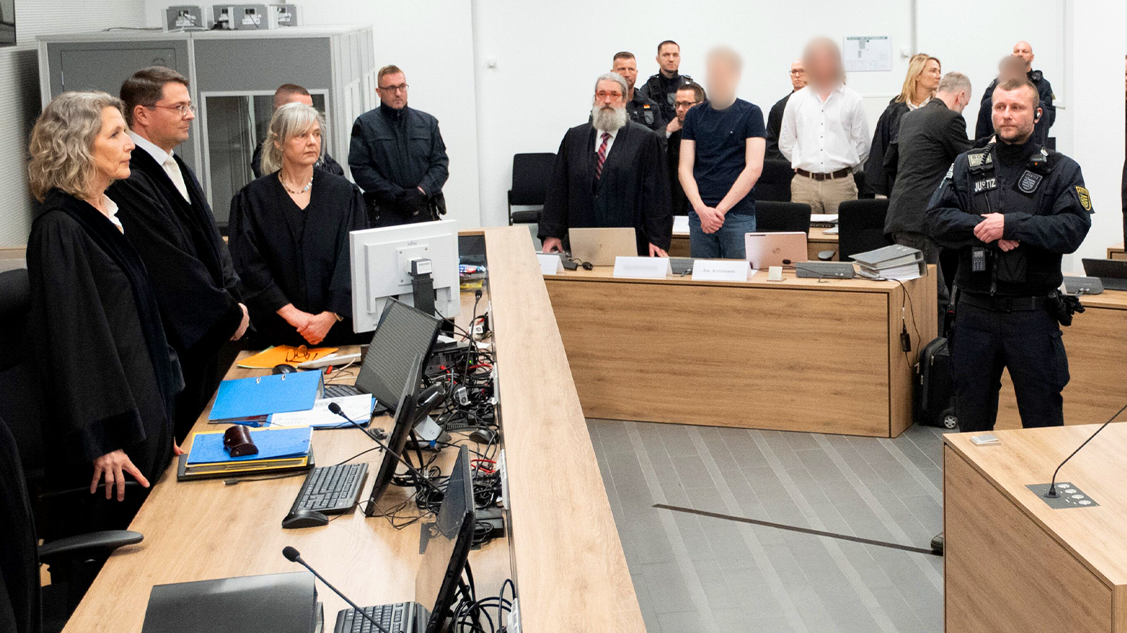 Video: Nazi-Gruppe in Dresden vor Gericht