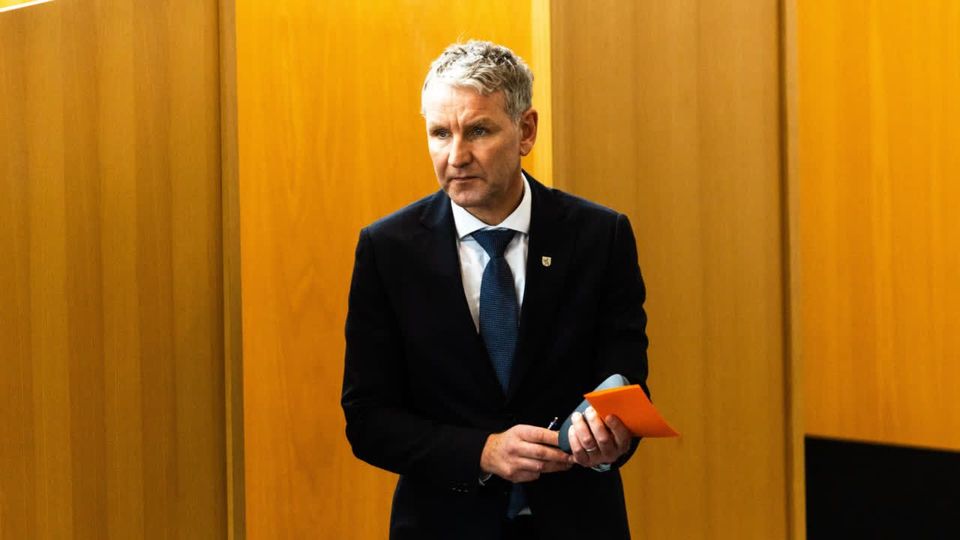 Höcke scheitert mit Misstrauensvotum