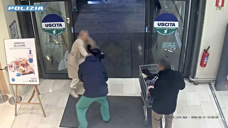 Mann will Mädchen in Supermarkt entführen