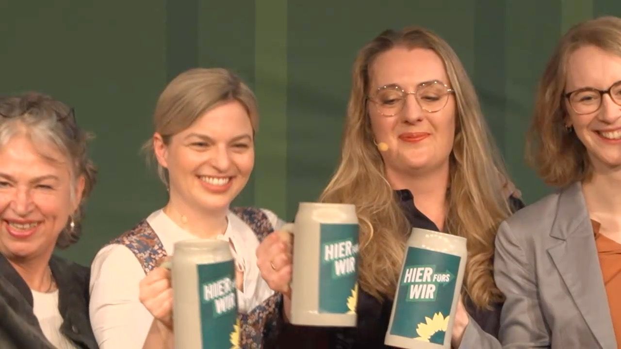 Video: Politischer Aschermittwoch: Grüne schießen gegen Söder