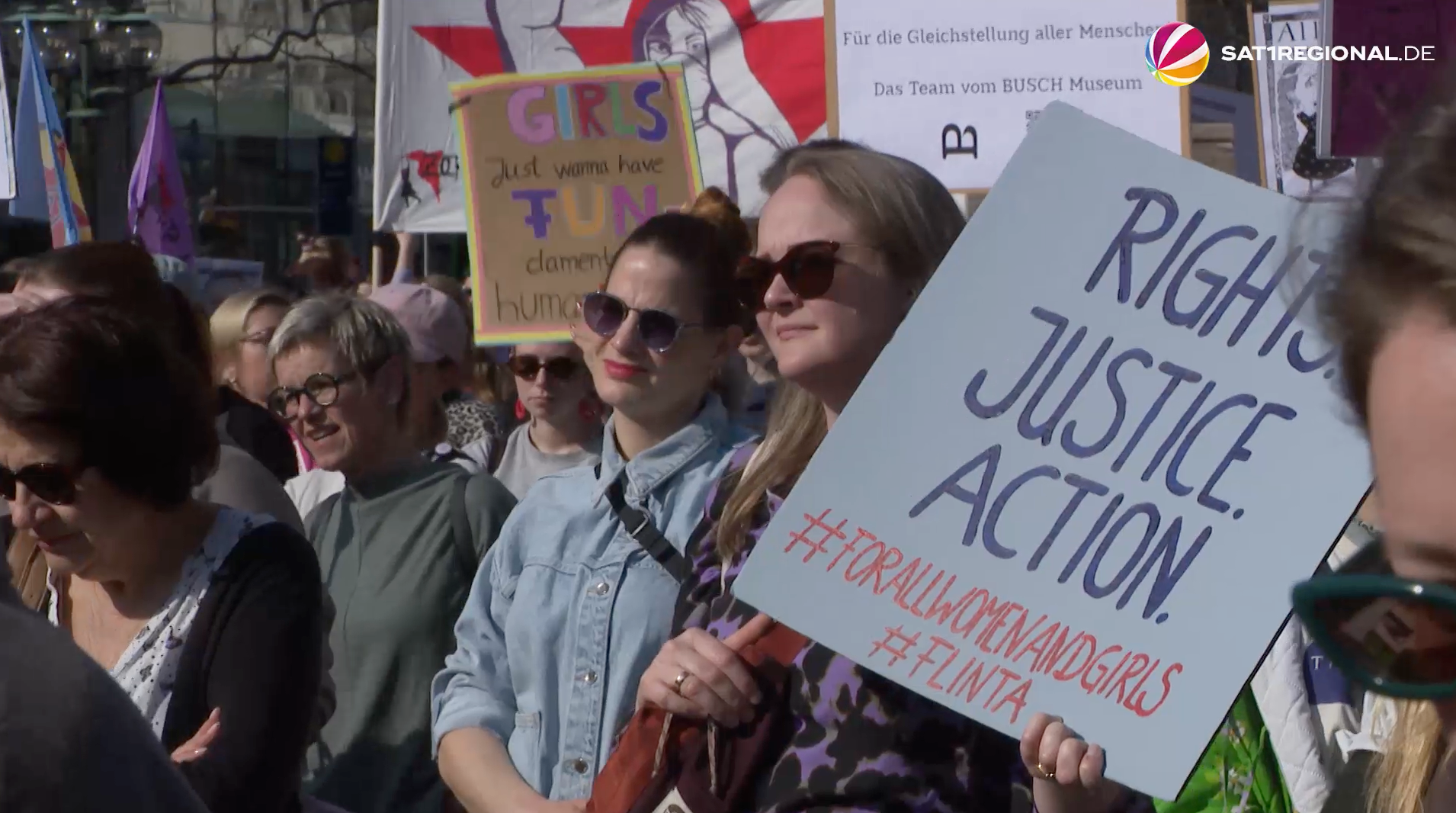 Video: Frauenstreik nach Weltfrauentag auf dem Opernplatz in Hannover