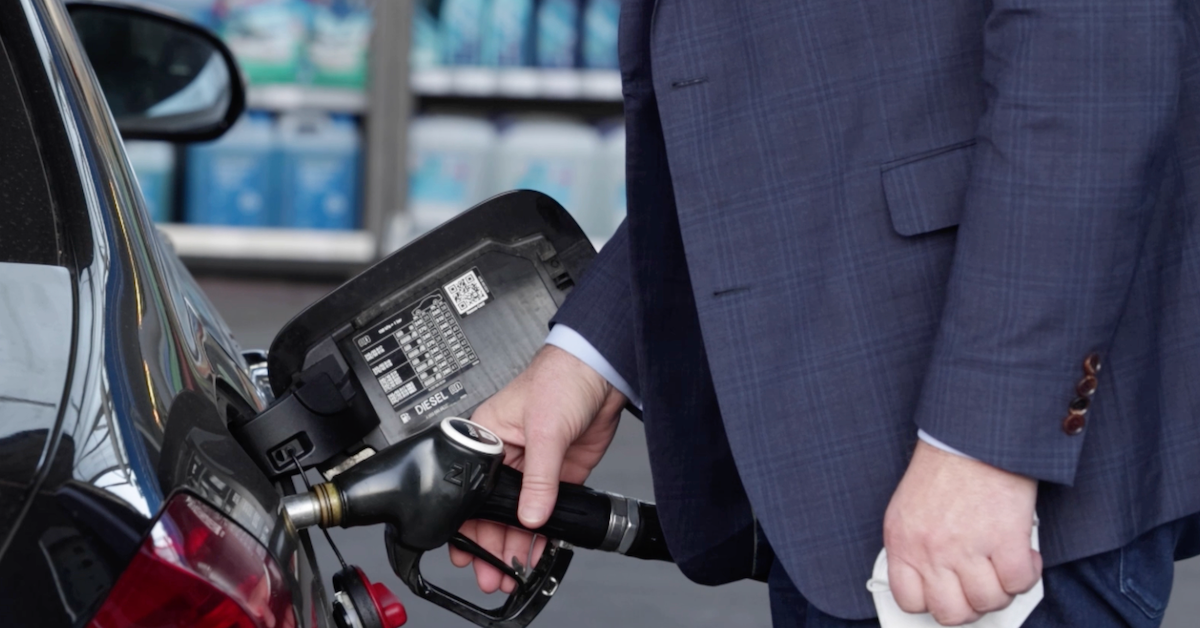 Video: Preissenkung: An diesen Tankstellen wird es billiger