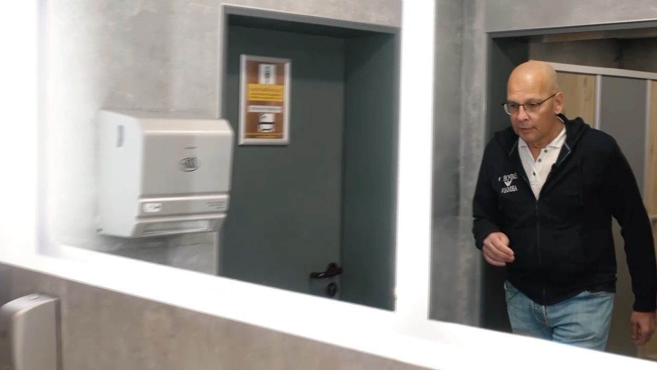 Video: Teure Pipi-Pause: Verlorener Ehering auf Raststätte in Thiersheim wieder da