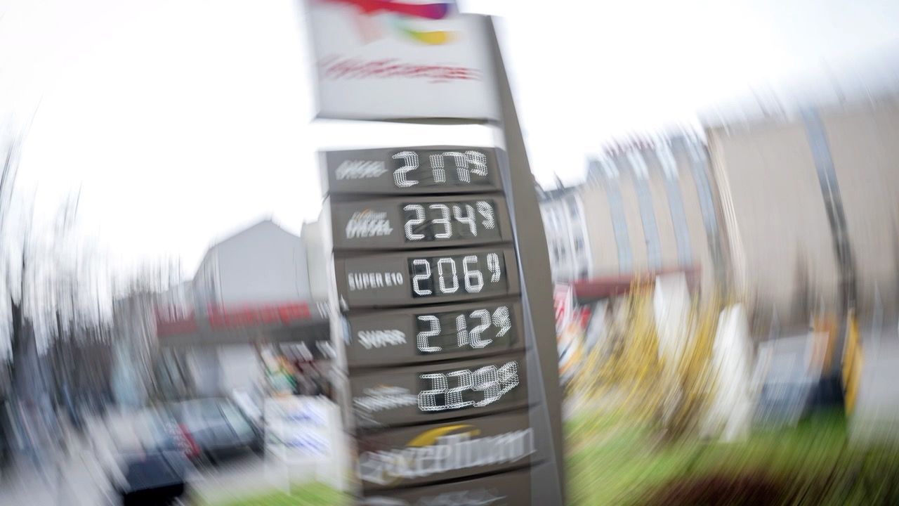 Video: Neue Sprit-Regel: Preise dürfen nur einmal täglich erhöht werden