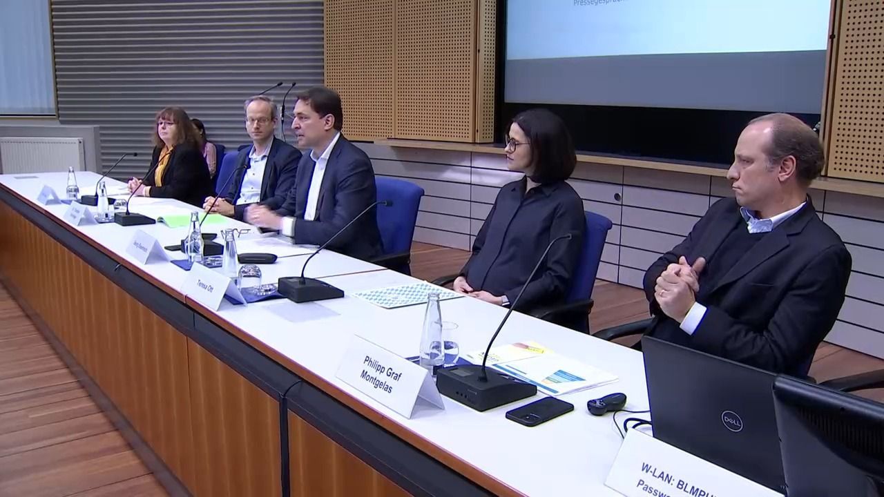 Video: Deepfakes und Hass im Netz: Welche Rechte haben Betroffene?