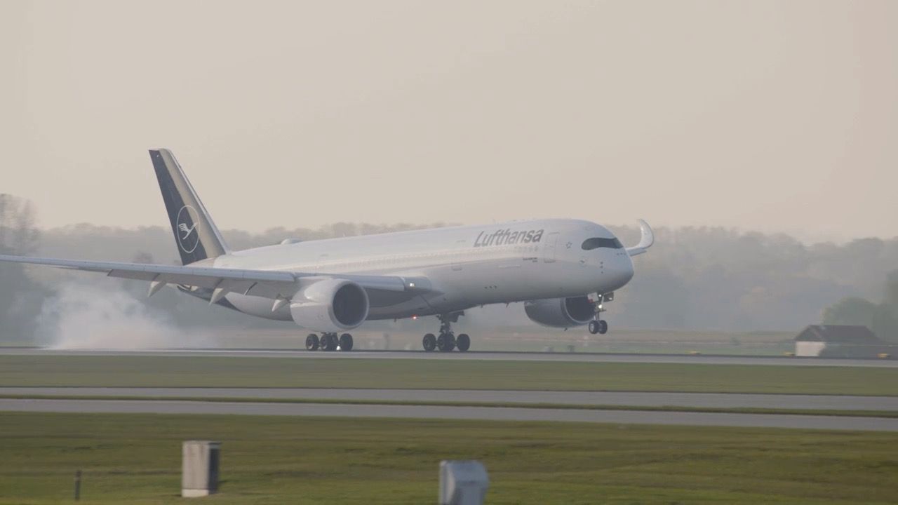 Video: Lufthansa zwischen Jubiläum und Krise: Teures Kerosin belastet Flüge