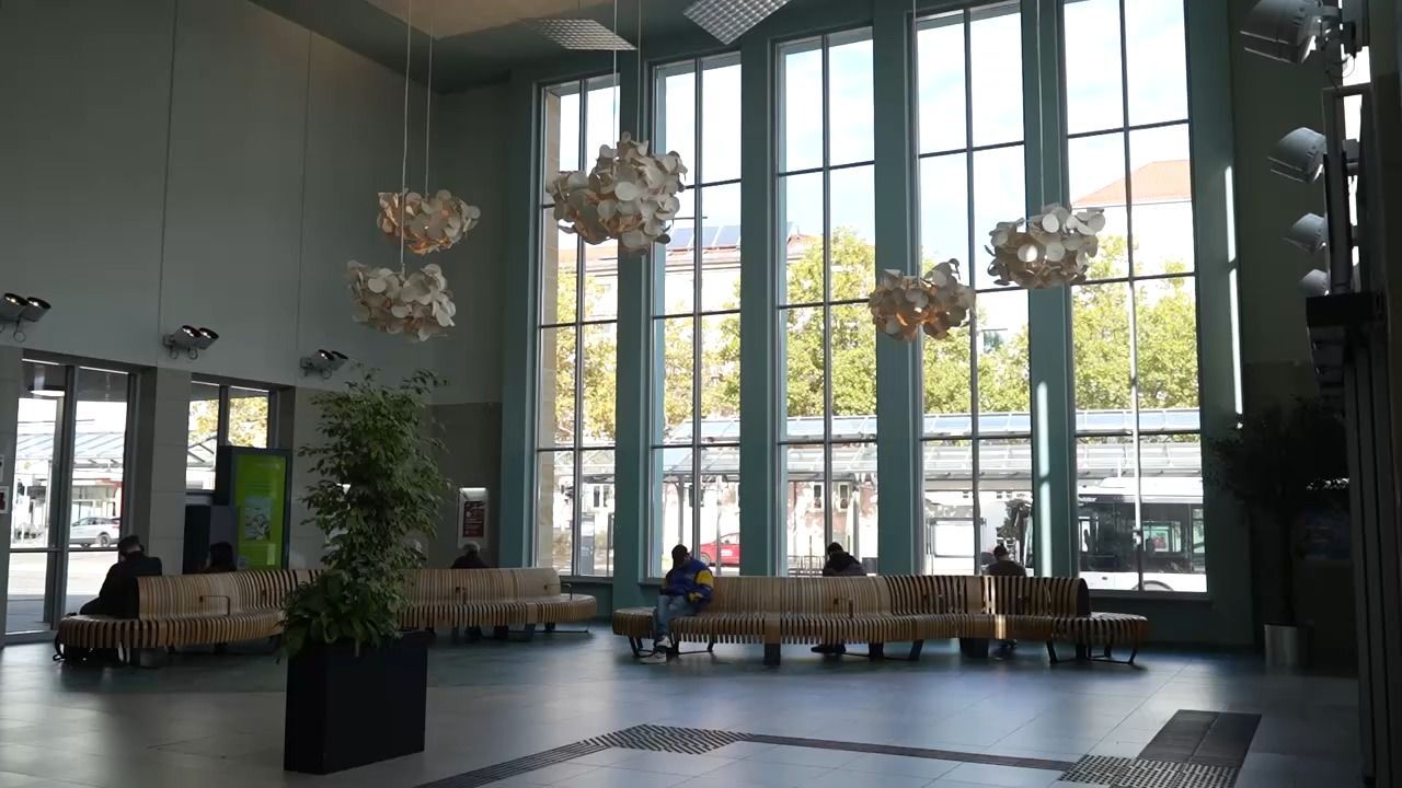 Video: Bahnhof des Jahres: Ansbach punktet mit Design und Barrierefreiheit