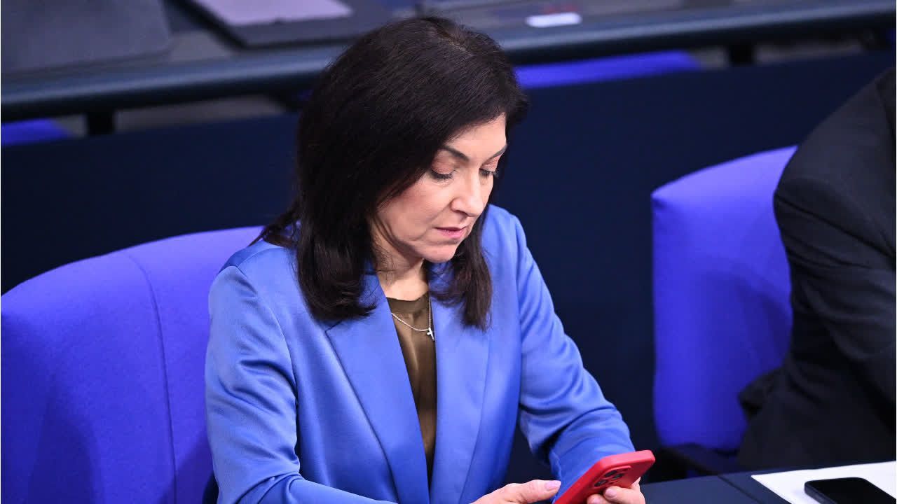 Reiche muss Video über Linke löschen