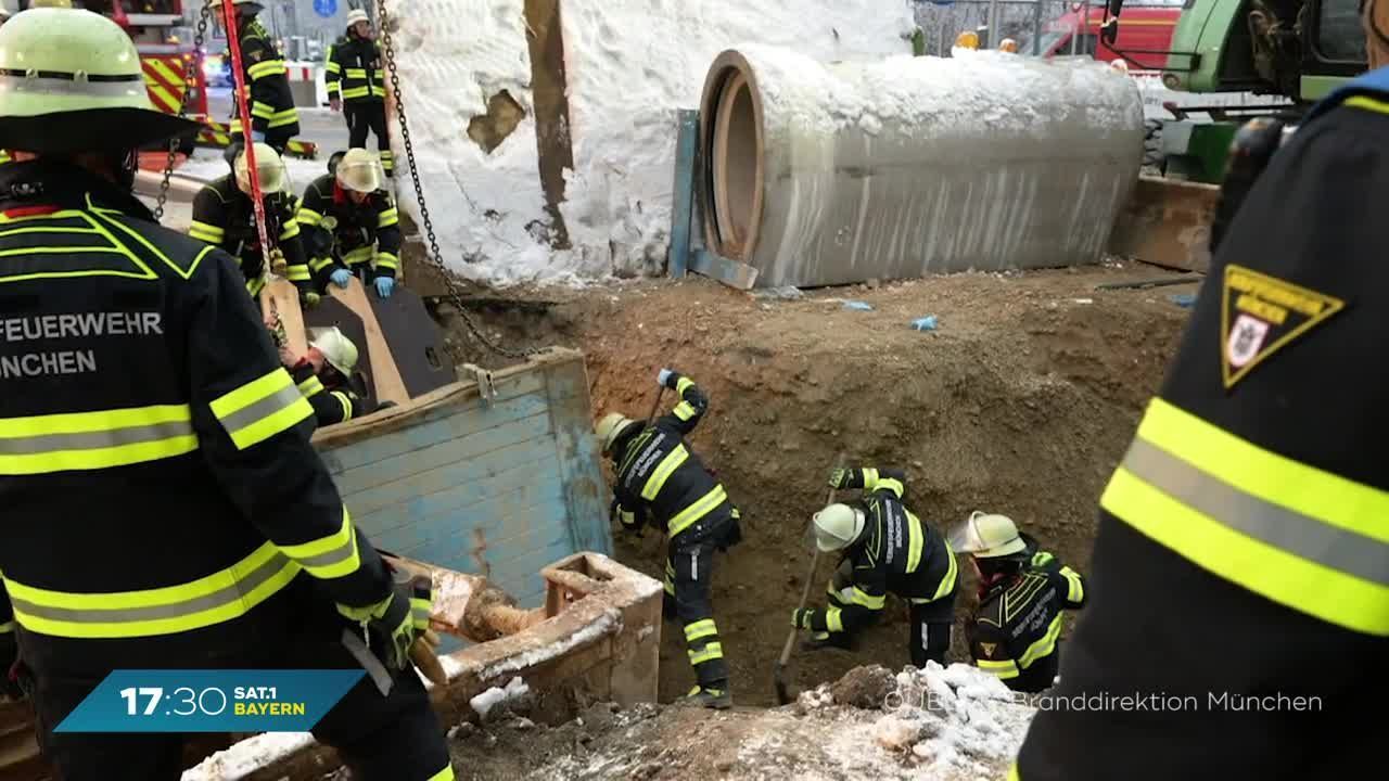 München: Bauarbeiter stürzt in Baugrube