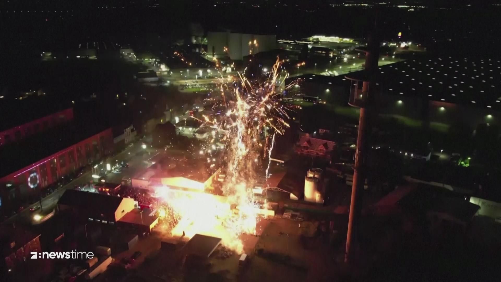 Lange Schlangen für Böller und Raketen: Verkaufsstart für Silvesterfeuerwerk